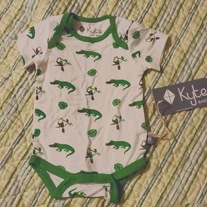 Kyte bamboo onesie Alligators & Birds NB